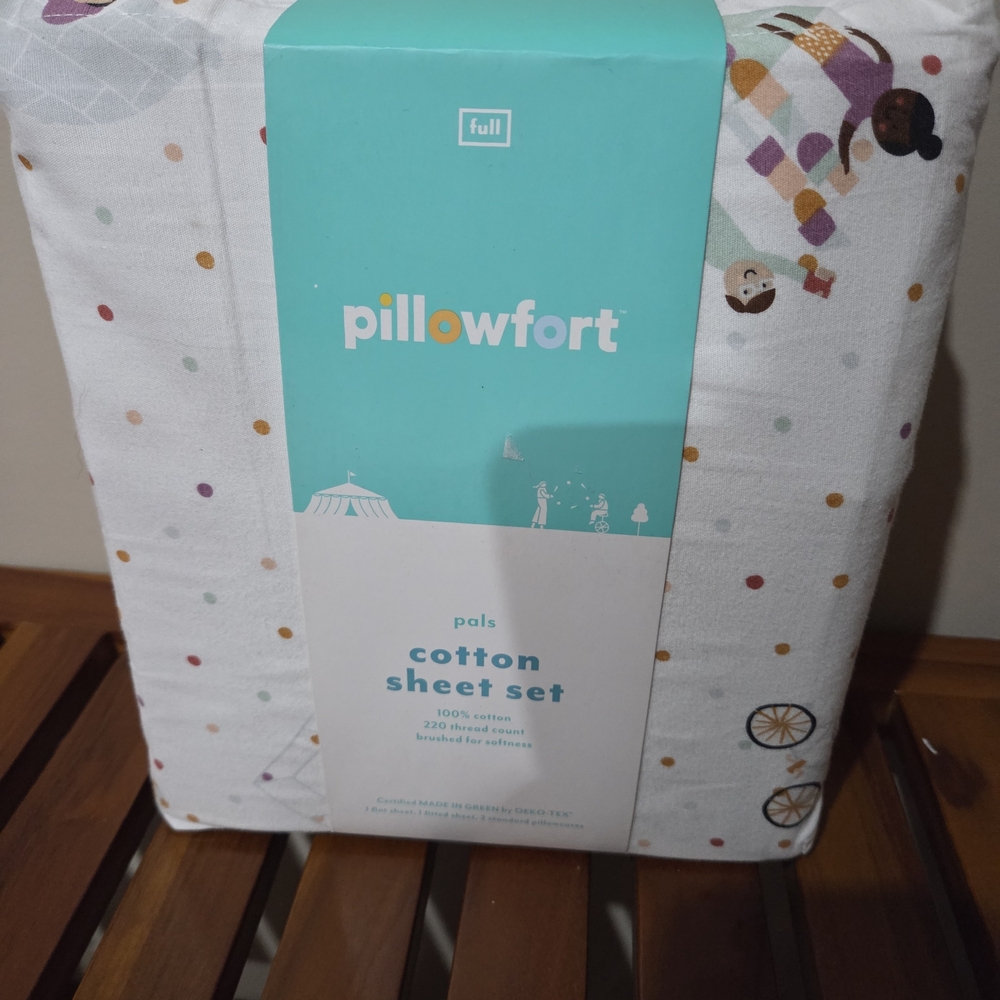 Pillowfort Cotton Sheet Set Full Size- White with Colorful Dots